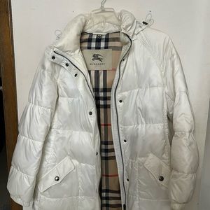 Gently worn Burberry puffer coat, shipping included. NO REFUNDS/RETURNS.